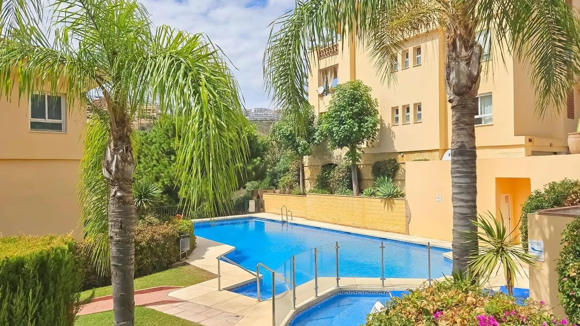 1 Bed Penthouse Apt In Calahonda Sitio de Calahonda 0*,