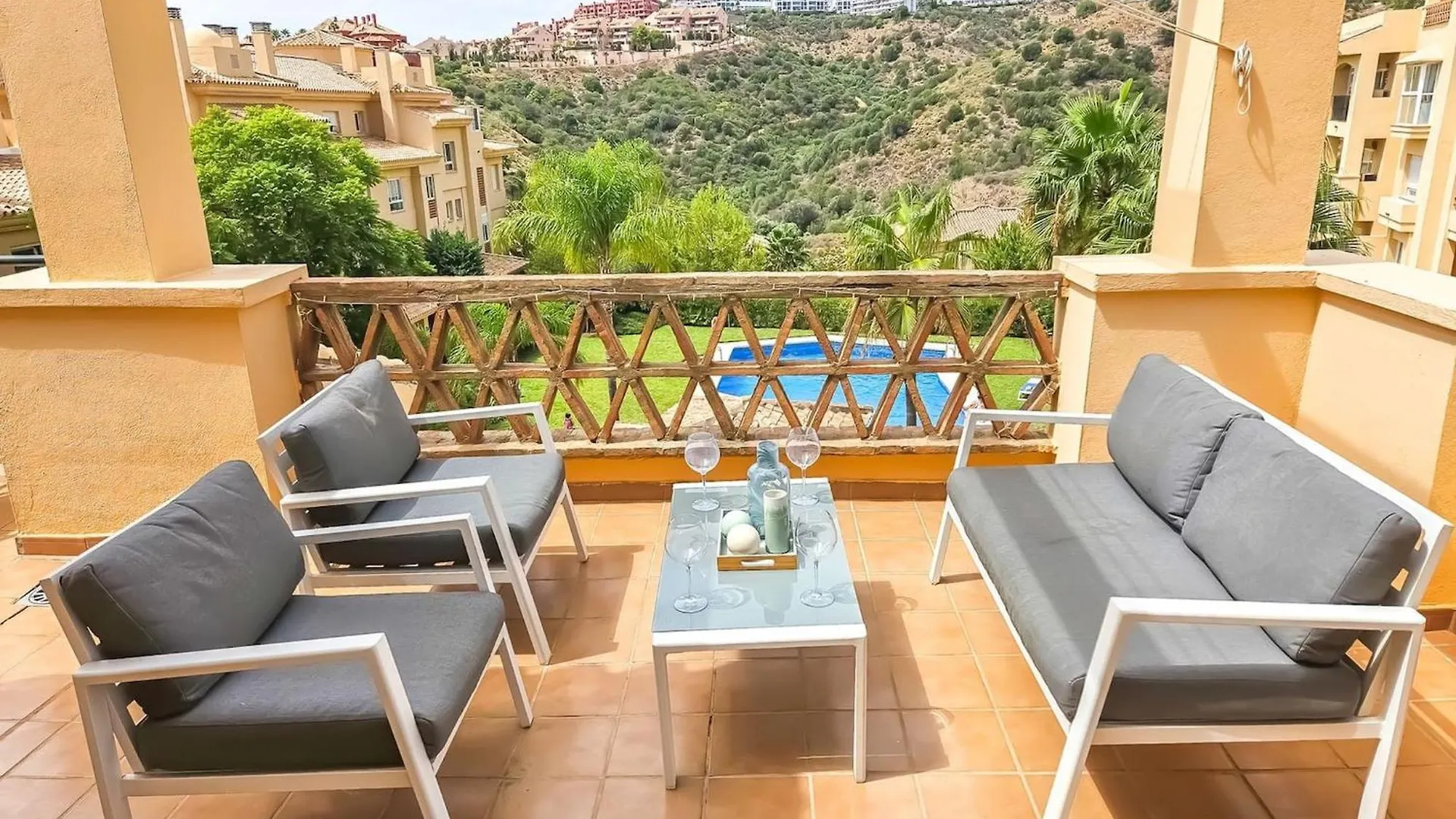 1 Bed Penthouse Apt In Calahonda Sitio de Calahonda Apartment
