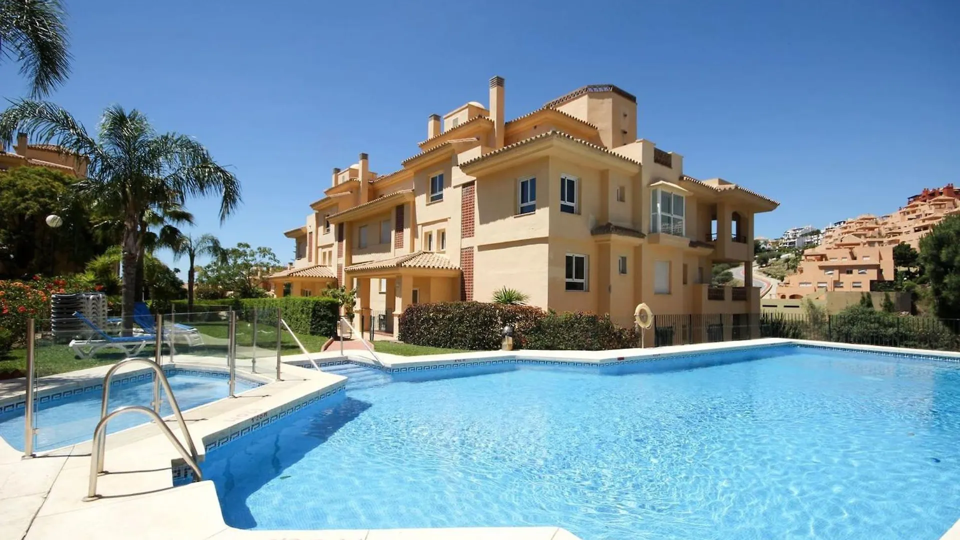 Apartment 1 Bed Penthouse Apt In Calahonda Sitio de Calahonda