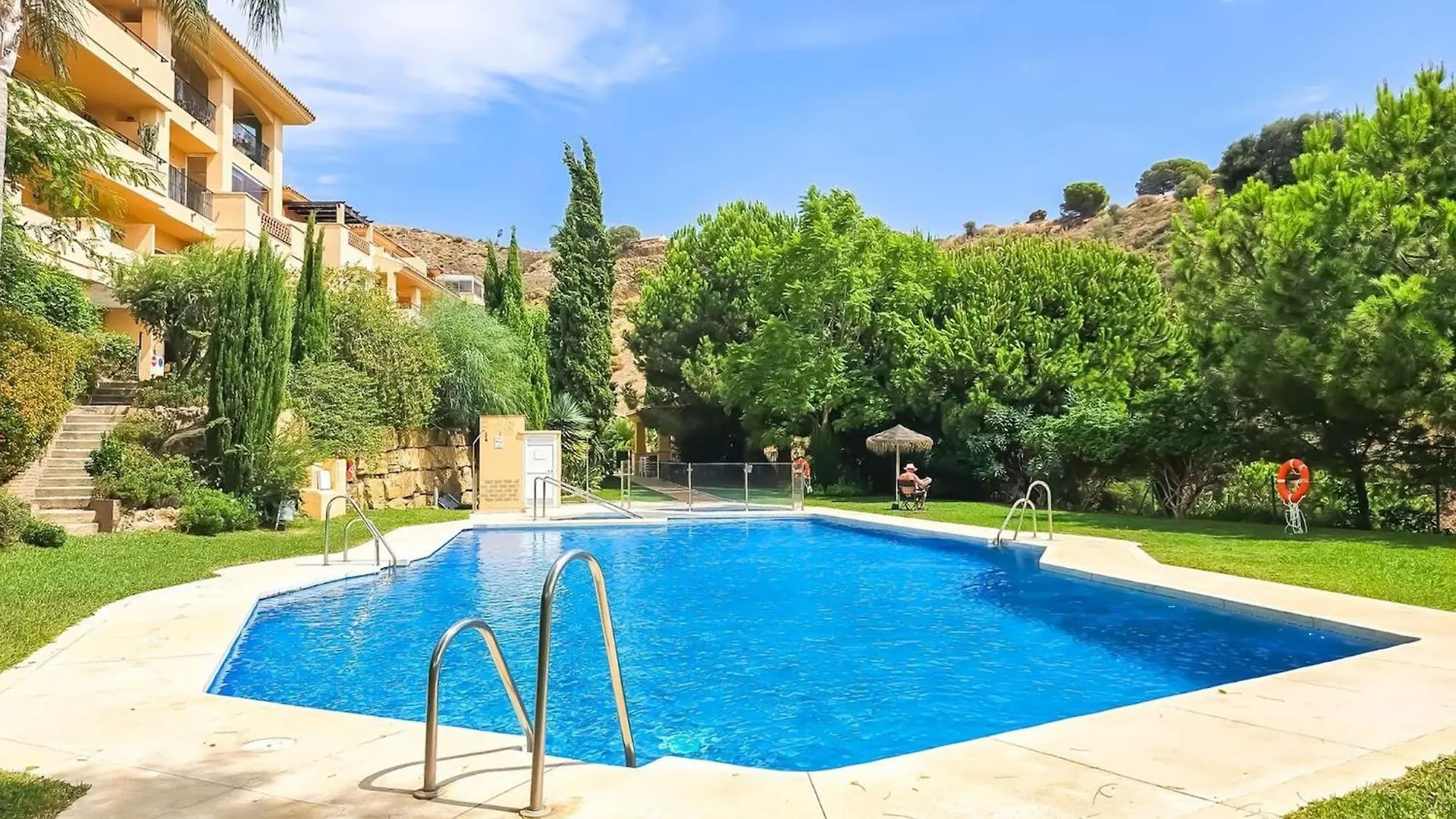 1 Bed Penthouse Apt In Calahonda Sitio de Calahonda