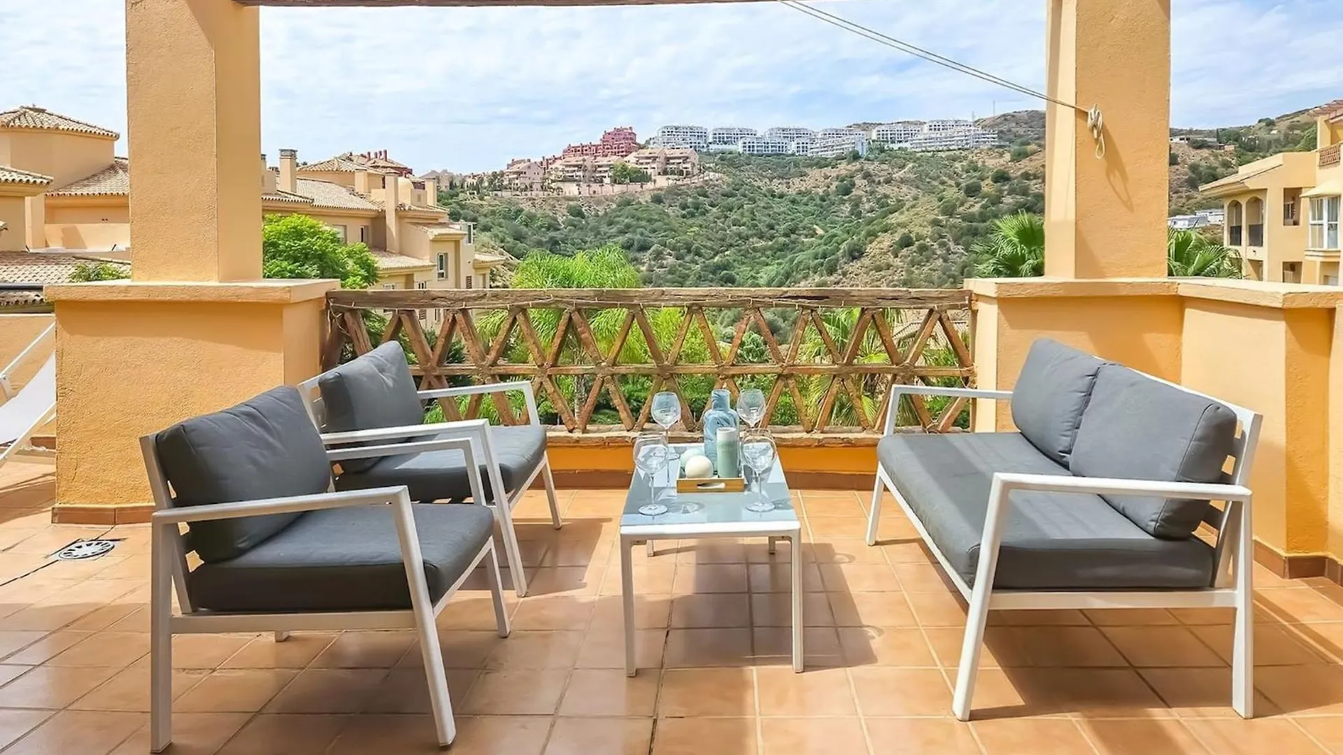 1 Bed Penthouse Apt In Calahonda Sitio de Calahonda Apartment