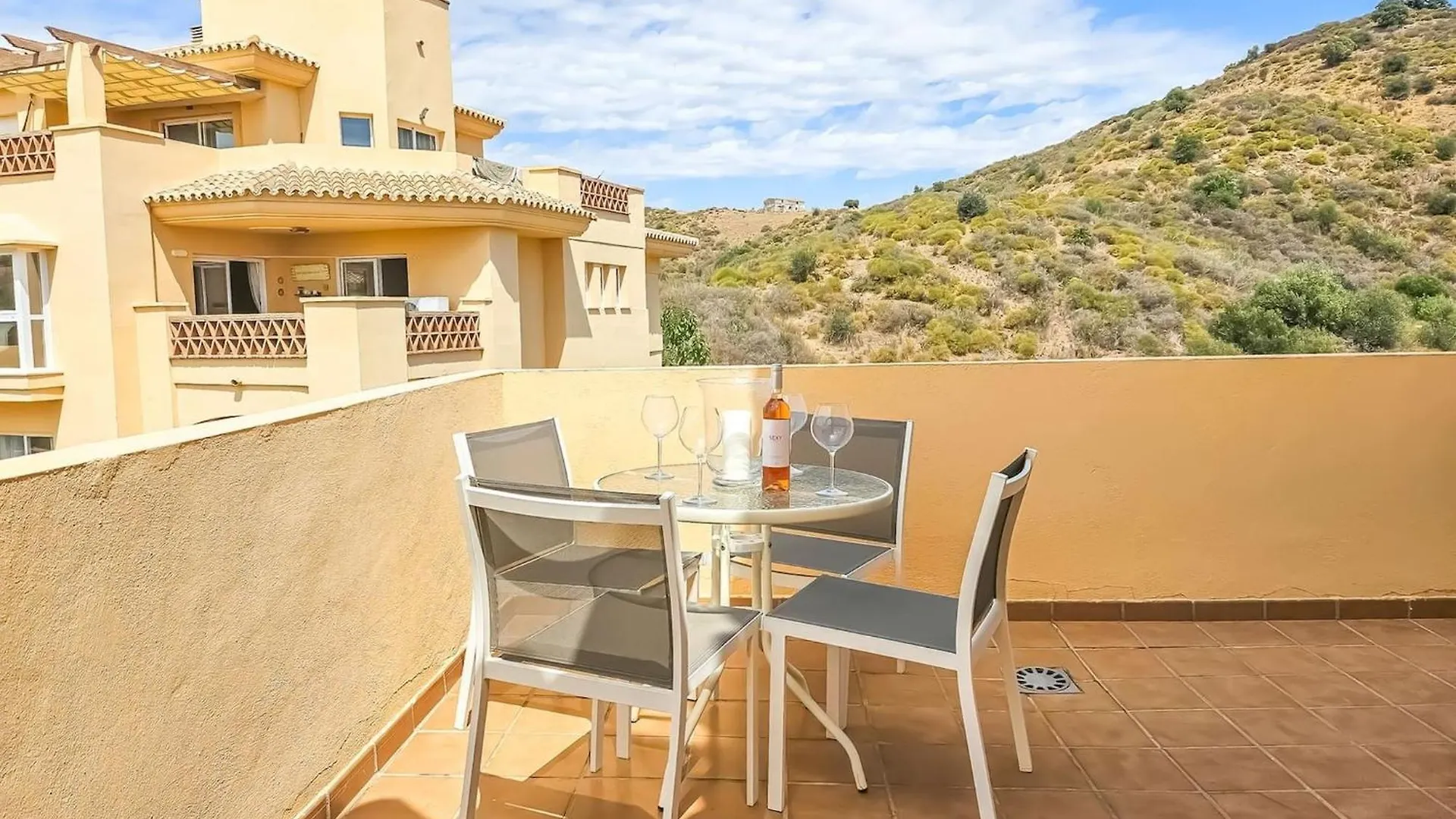 1 Bed Penthouse Apt In Calahonda Sitio de Calahonda