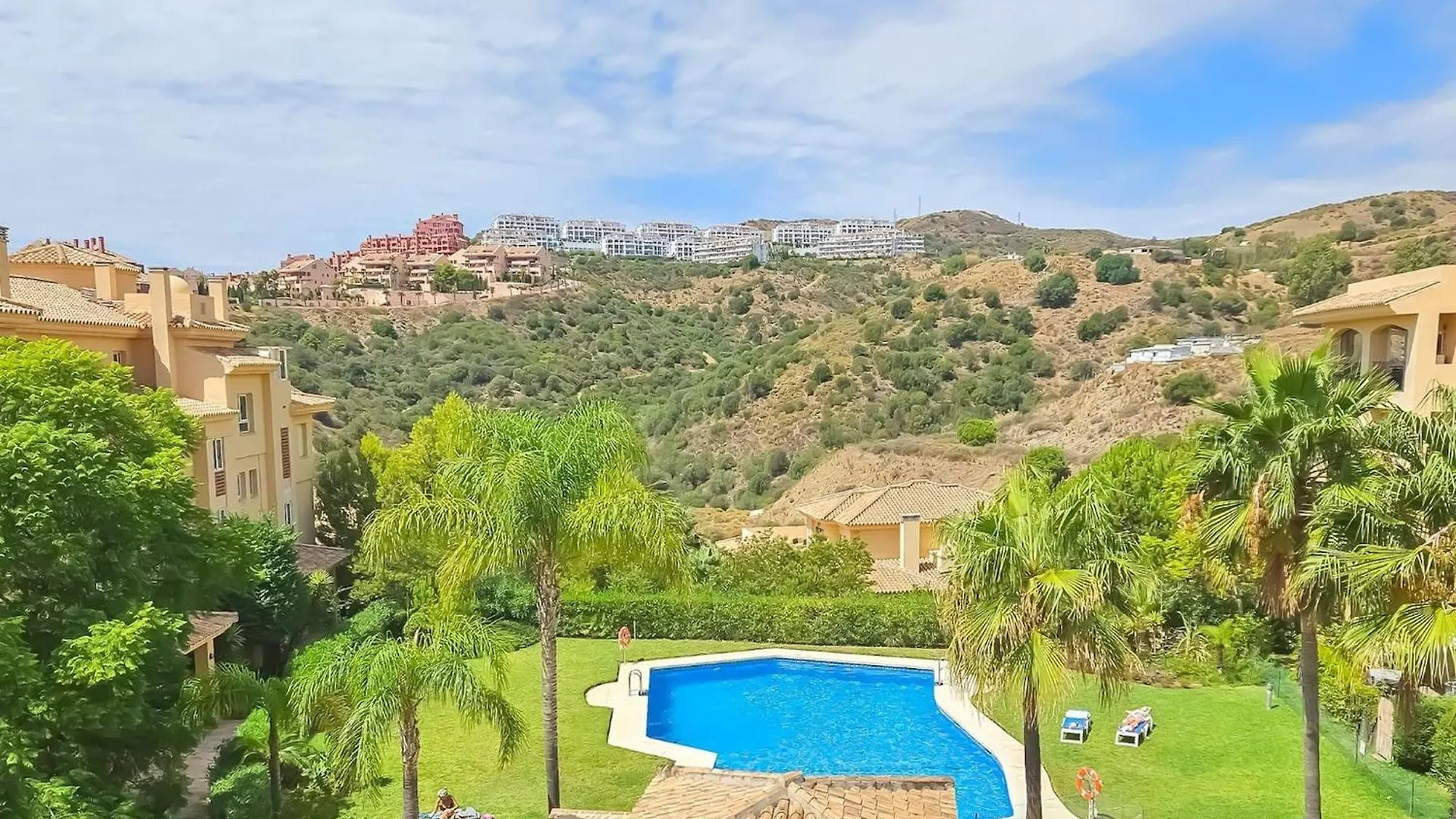 Apartment 1 Bed Penthouse Apt In Calahonda Sitio de Calahonda